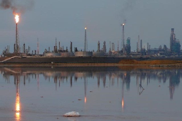 Imagen de archivo de la vista general del complejo de refinación Amuay de la estatal venezolana PDVSA en Punto Fijo, Venezuela, Noviembre 17, 2016. REUTERS/Carlos Garcia Rawlins