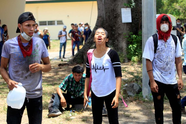 Estudiantes de la Universidad Pública de la Universidad Agraria (UNA) participan en protestas contra reformas que implementan cambios en los planes de pensiones del Instituto Nicaragüense de Seguridad Social (INSS) en Managua, Nicaragua, abril 19,2018.REUTERS / Oswaldo Rivas