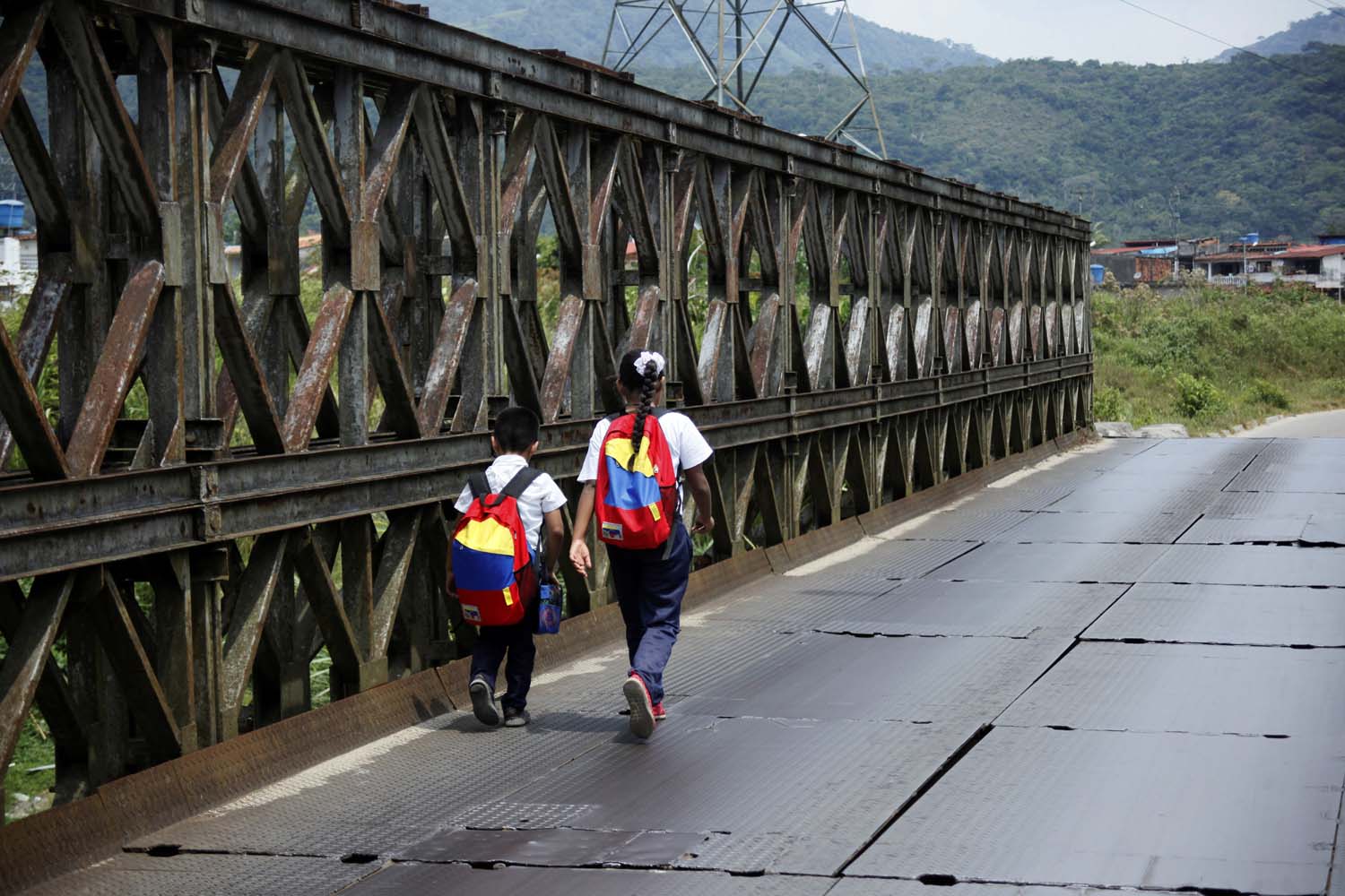 Cecodap: 79% de los padres dejan a sus hijos con familiares por emigrar