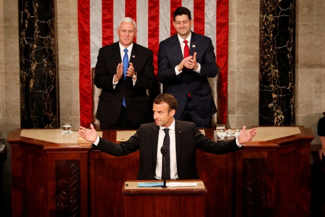 El presidente francés Emmanuel Macron se dirige a una sesión conjunta del Congreso en el Capitolio de los Estados Unidos en Washington, EE.UU., el 25 de abril de 2018. REUTERS / Aaron P. Bernstein