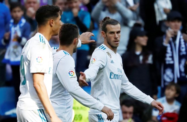 Soccer Football - La Liga Santander - Real Madrid vs Leganes - Santiago Bernabeu, Madrid, Spain - April 28, 2018  Real Madrid's Gareth Bale celebrates scoring their first goal with team mates   REUTERS/Javier Barbancho