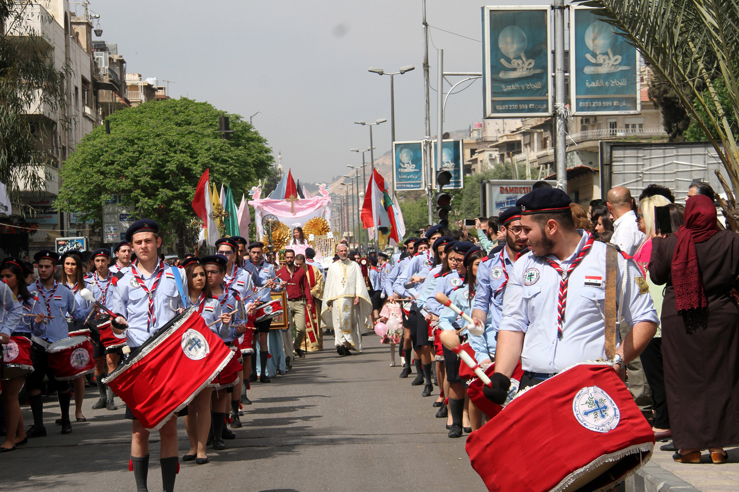 Cristianos en Siria desfilan en celebración del Domingo de Resurrección (fotos)