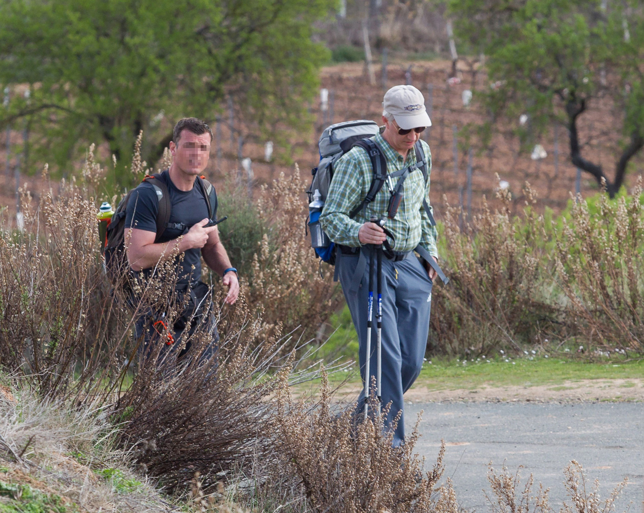 Los reyes de Bélgica peregrinan el Camino de Santiago en España (fotos)