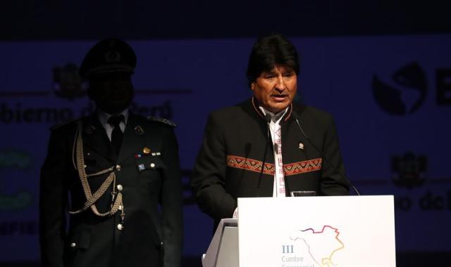 El presidente de Bolivia, Evo Morales, habla durante la III Cumbre Empresarial de las Américas hoy, viernes 13 de abril de 2018, durante la III Cumbre Empresarial de las Américas, previa a la Cumbre de las Américas, en Lima (Perú). EFE/Miguel Gutiérrez