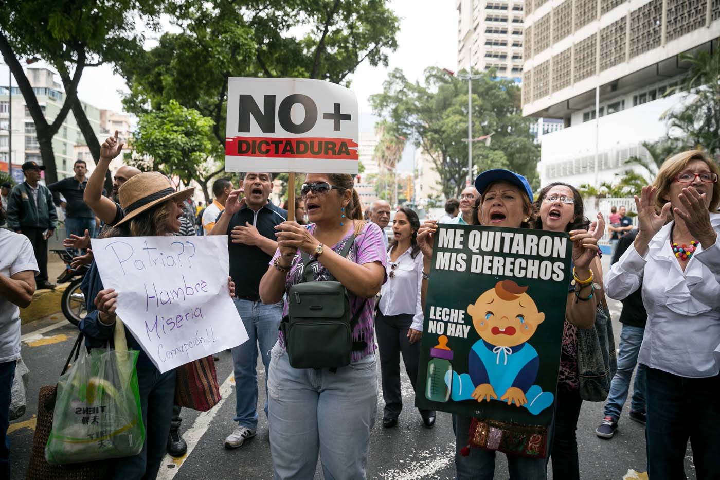 Venezolanos salen a la calle en el Día del Trabajador