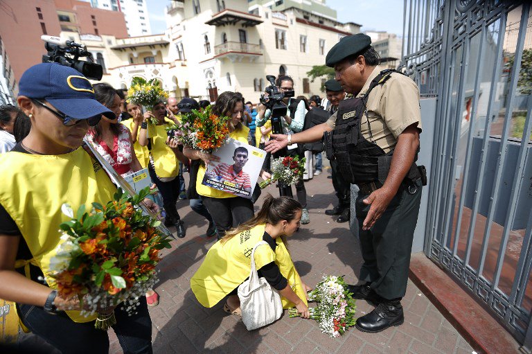 Protestaron frente a la embajada de Venezuela en Lima (Fotos)