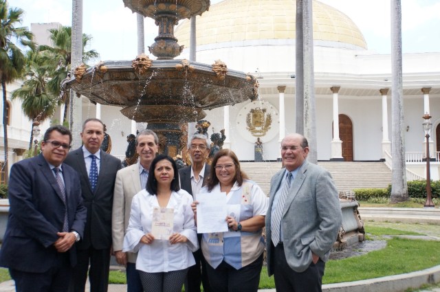 Foto: Fracción 16 de Julio lamenta fallecimiento del catedrático Humberto Njaim / Prensa