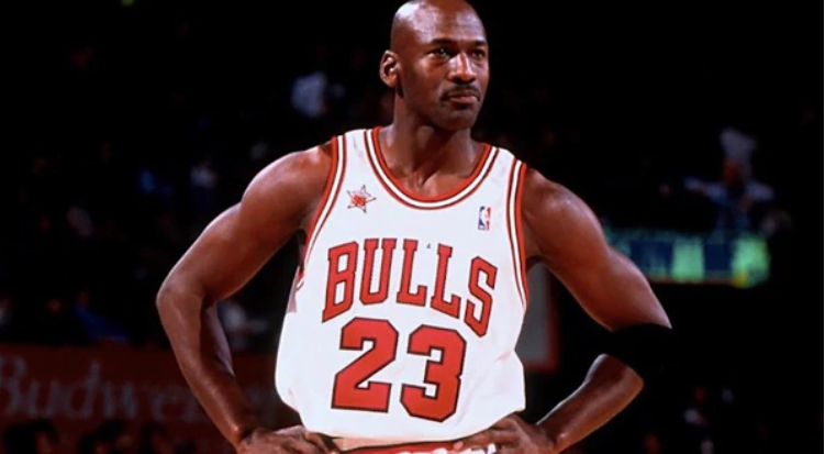 ¡Leyenda! El día que Michael Jordan anotó 52 puntos tras tomarse 10 latas de cerveza