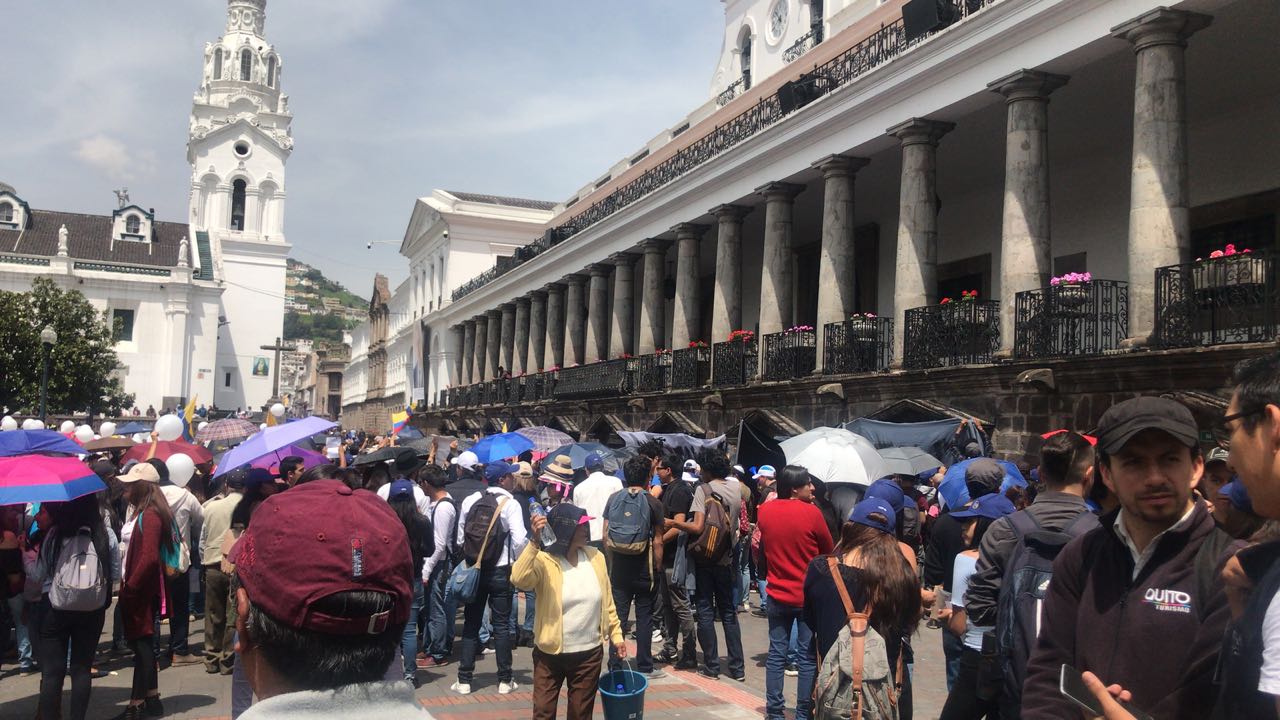 Protestan en Ecuador por periodistas secuestrados en frontera colombiana (VIDEO)