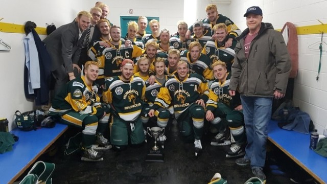 Fotografía de los 24 miembros del equip de los Humboldt Broncos. TWITTER