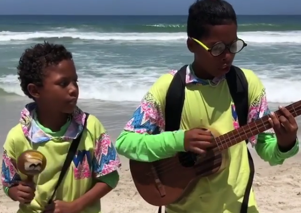 Foto: Con cuatro y maraca niños versionan la canción "Bailame" de Nacho 