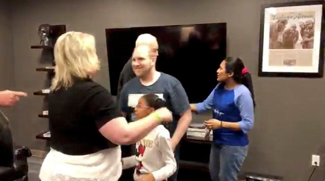 EN VIDEO: El emotivo reencuentro de Joshua Holt con sus padres en EEUU