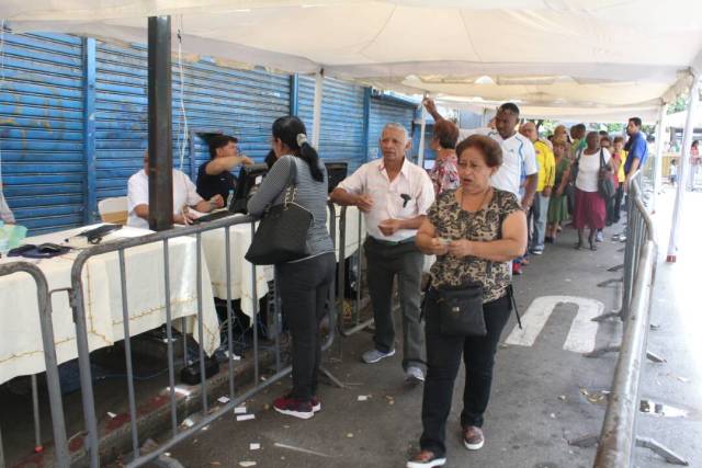 Colombianos en Venezuela se acercan hasta el consulado para ejercer su derecho la voto en las elecciones presidenciales / Juan Peraza - LaPatilla.com