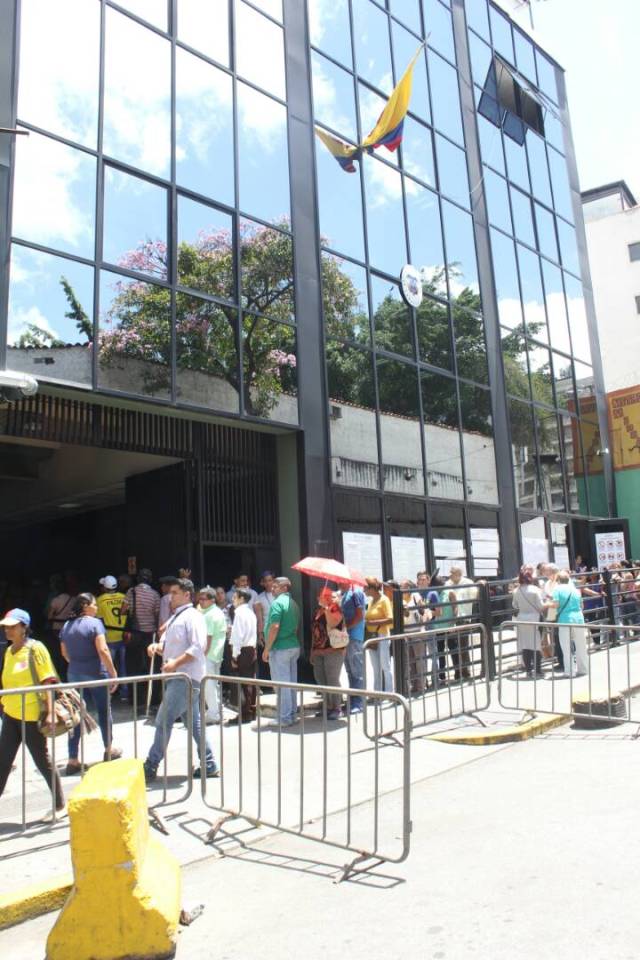 Colombianos en Venezuela se acercan hasta el consulado para ejercer su derecho la voto en las elecciones presidenciales / Juan Peraza - LaPatilla.com