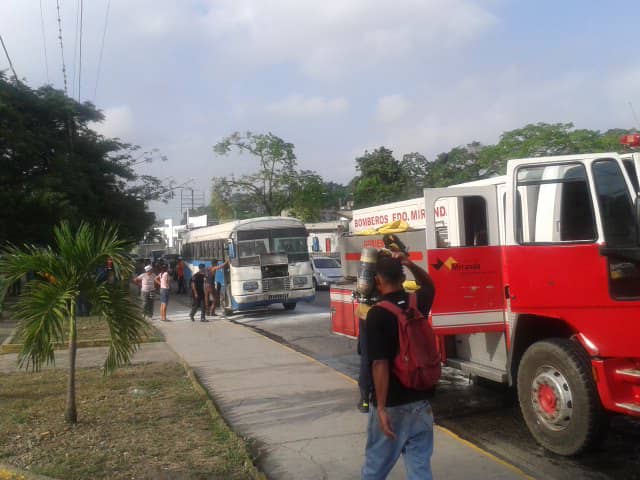 Reportan seis heridos en incendio de autobús en Charallave #28May