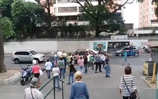 Vecinos de El Paraíso salieron a protestar por falta de agua #25May (video)