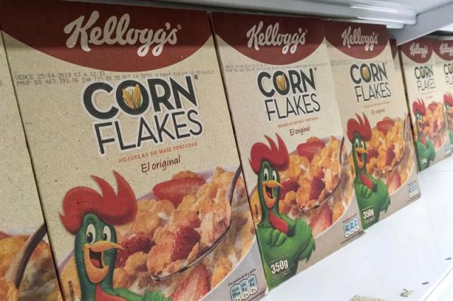 Vista de cajas de cereales de maíz de la empresa Kellogg hoy, martes 15 de mayo del 2018, en un supermercado de Caracas (Venezuela). La empresa estadounidense Kellogg, una de las principales fabricantes de cereales en Venezuela, informó hoy del cese de sus operaciones de manera indefinida afectados por la crisis económica, la peor que ha vivido el país caribeño en toda su historia. EFE/Miguel Gutiérrez