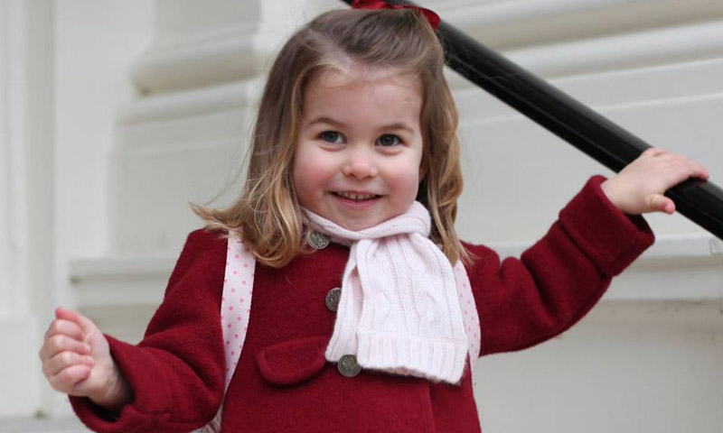 La princesa Charlotte celebra como hermana mayor su tercer cumpleaños