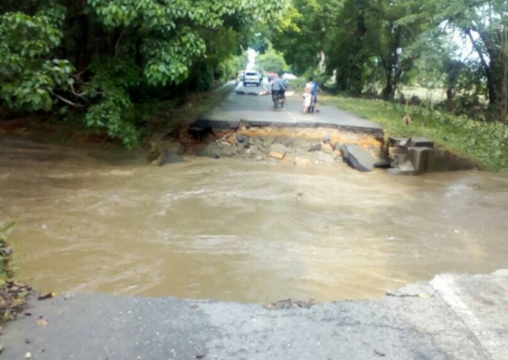 Colapsó el puente Los Ureros en Yaracuy (fotos)