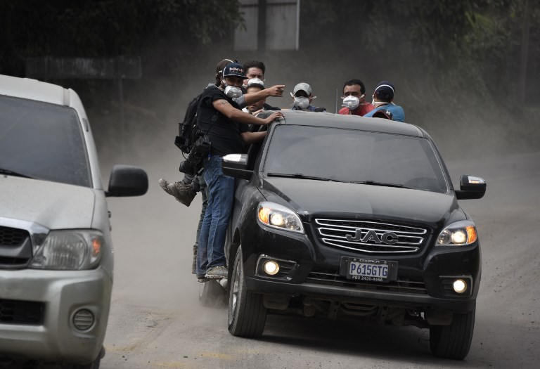 Casi 200 desaparecidos por erupción de volcán en Guatemala