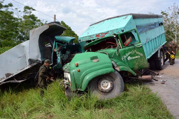 Accidente de tránsito ocurrido en la carretera hacia el municipio de Manzanillo, a 10 kms. de la ciudad de Bayamo, en la provincia Granma, Cuba, el 11 de junio de 2018.   ACN  FOTO/ Armando Ernesto CONTRERAS TAMAYO/ rrcc