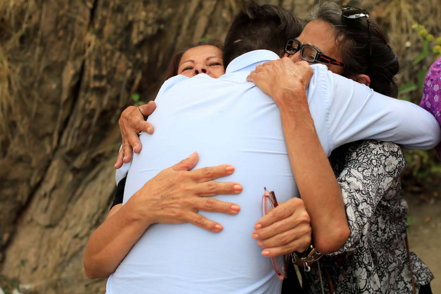 Familiares de presos políticos a la espera de más liberaciones