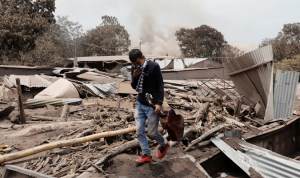 El volcán de Fuego de Guatemala genera 5 explosiones por hora