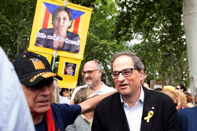 El presidente de la Generalitat, Quim Torra (d) durante la visita efectuado hoy al XXXIX Aplec del Caragol de Lleida. EFE/ Adriá Ropero