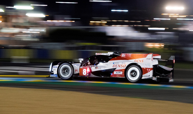 Fernando Alonso logra la pole junto a Buemi y Nakajima en 24 Horas de Le Mans