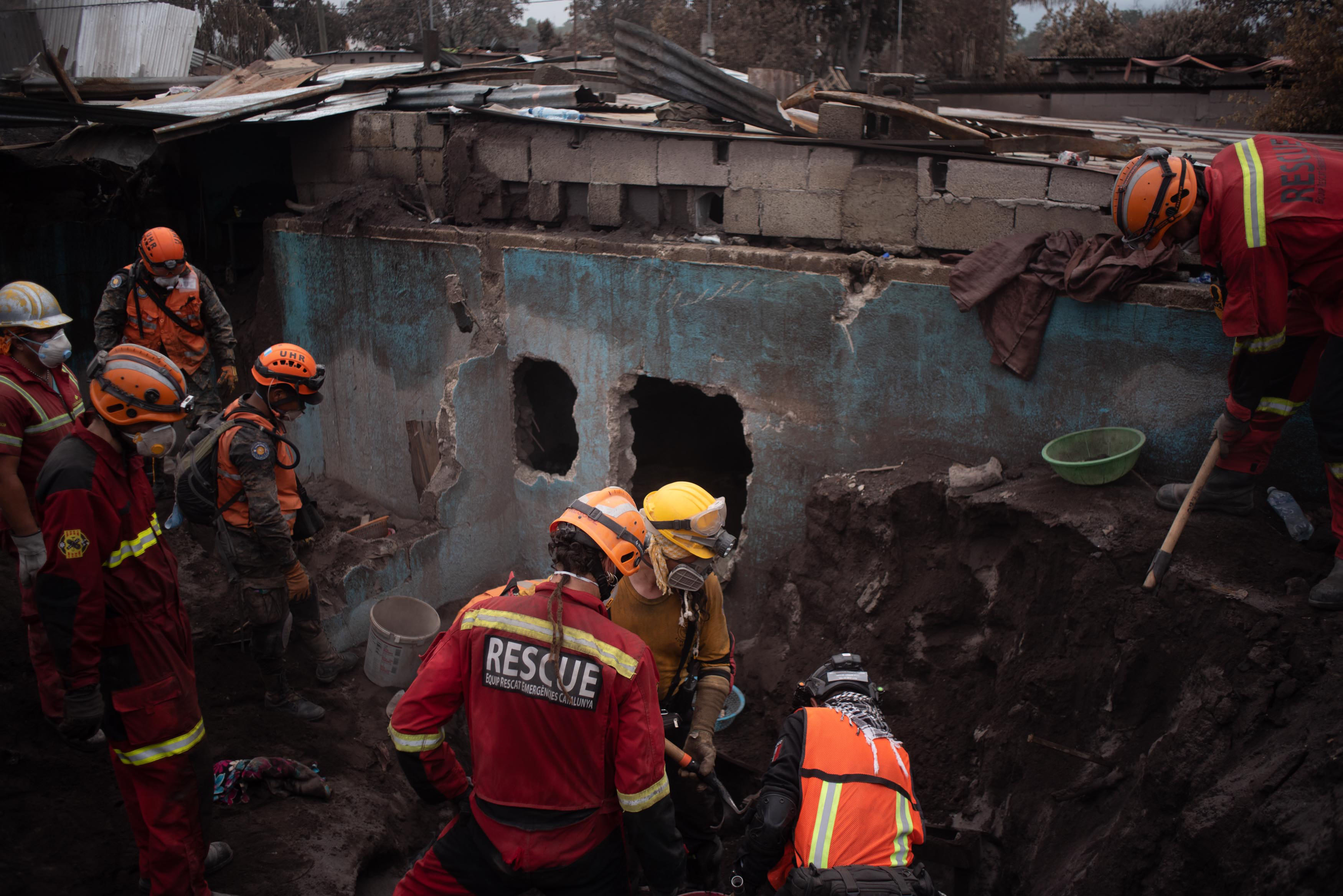 Autoridades forenses identificaron nuevas víctimas por erupción del volcán de Fuego de junio 