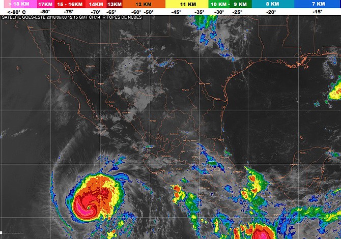 Tormenta Aletta sigue fortaleciéndose en el Pacífico y alcanza la categoría 4