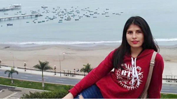 Muere mujer quemada en autobús por hombre que la acosaba en Perú