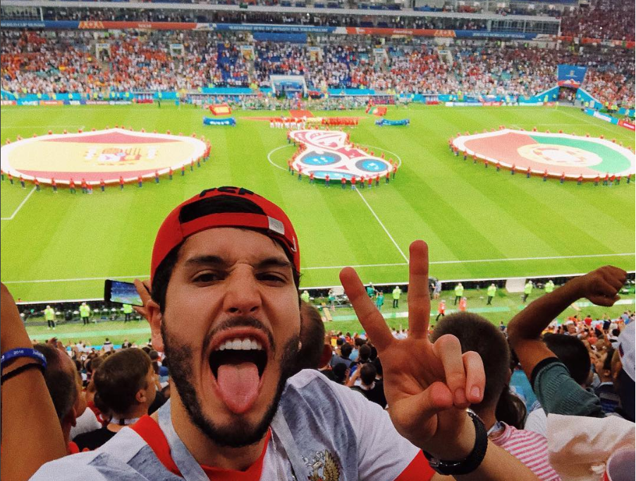 Este cantante latino le echó los perros en plena transmisión en vivo a una periodista deportiva en el mundial #Rusia2018