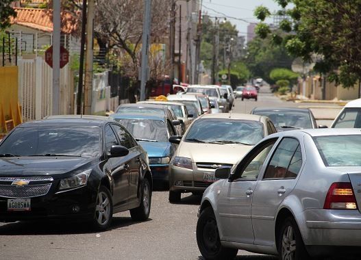 Volvieron las largas colas en las gasolineras de Maracaibo