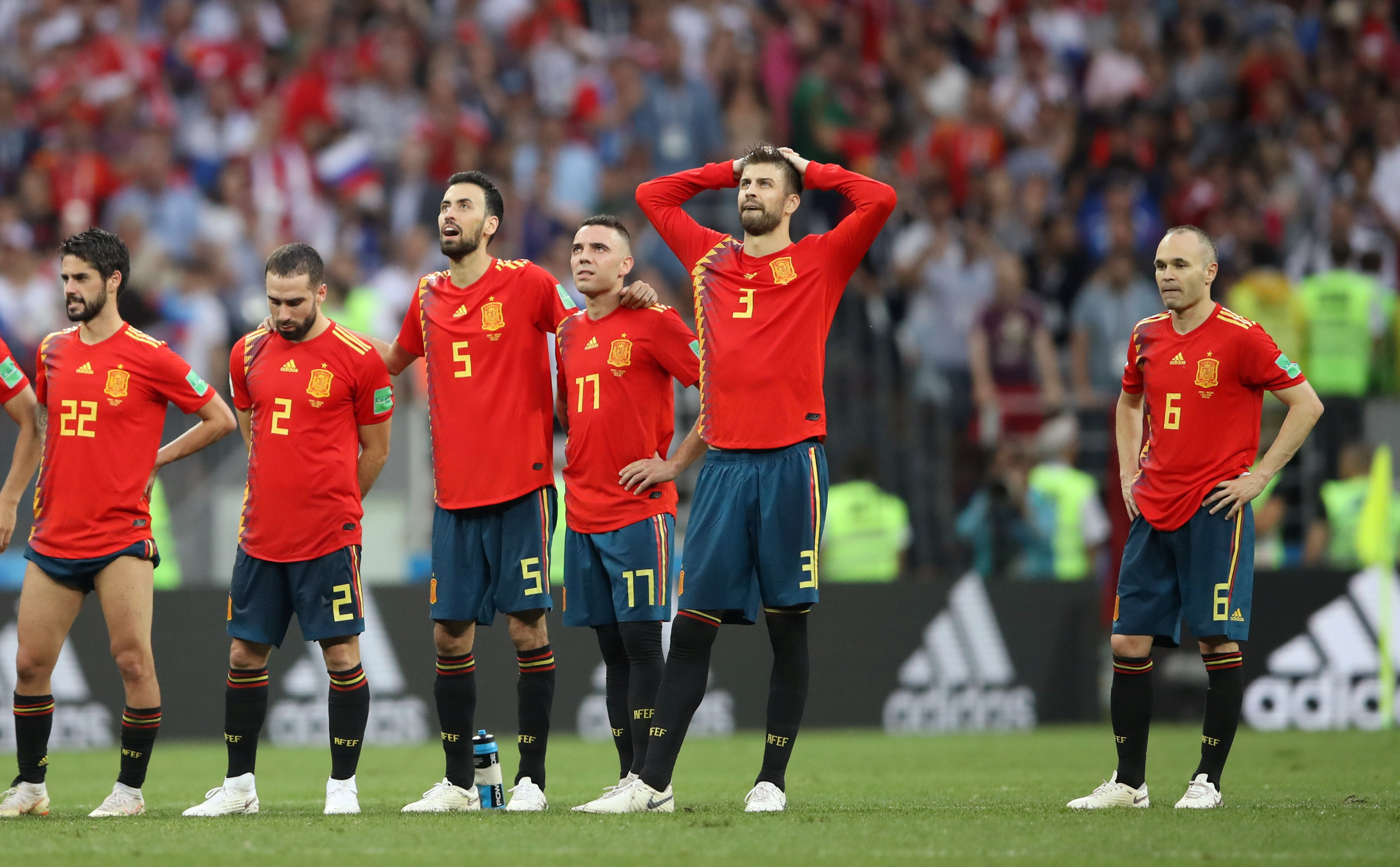 La amarga despedida de Iniesta y Piqué de la “Roja”