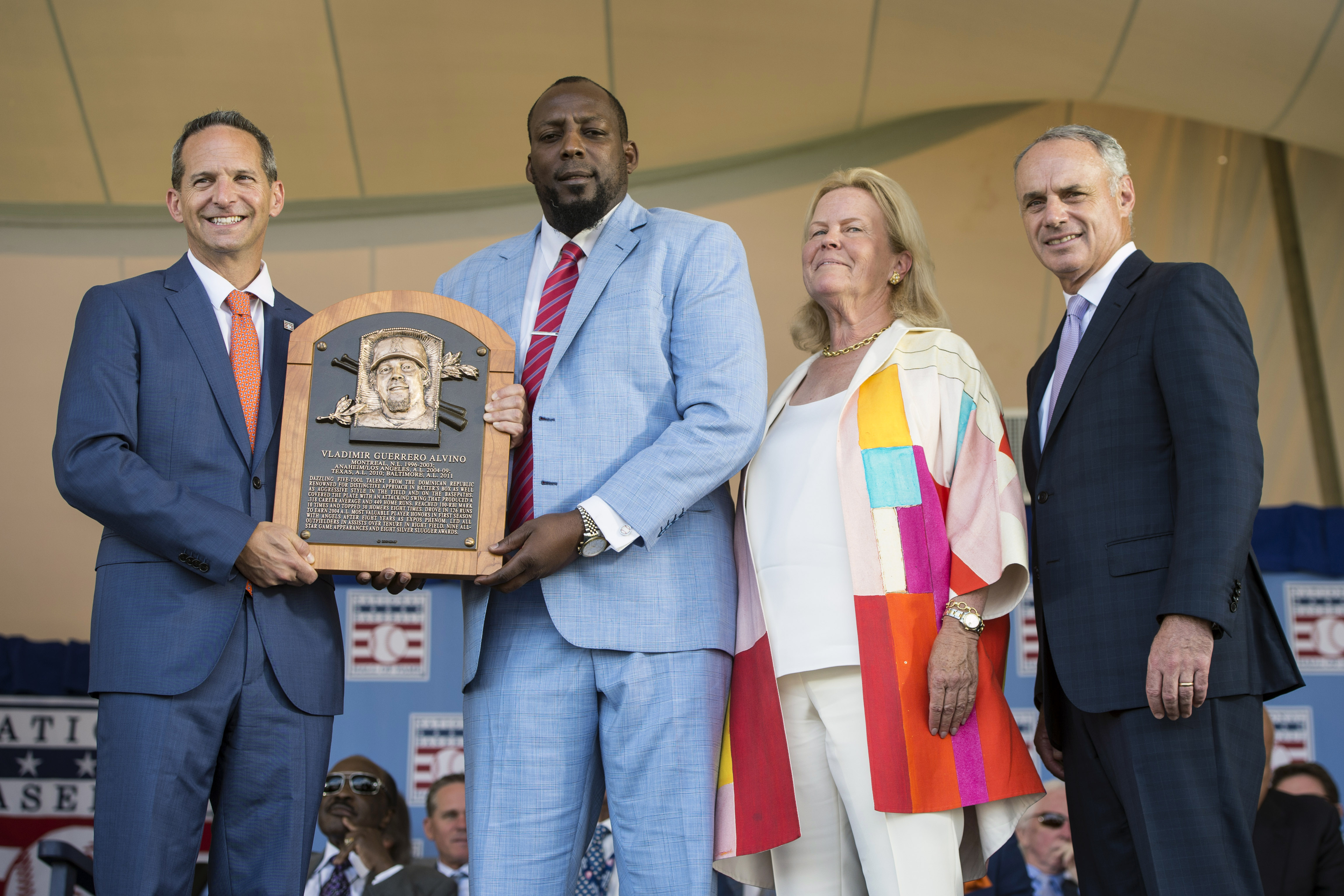 Vladimir Guerrero ingresa al Salón de la Fama del Béisbol con pocas palabras y mucha humildad