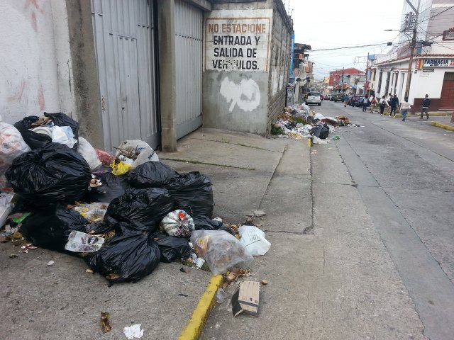 Calles merideñas amanecen repletas de basura y putrefacción #21Jul