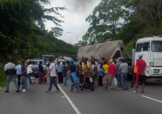 Protesta a la altura del kilómetro 14 de la ARC #7Jul (fotos)