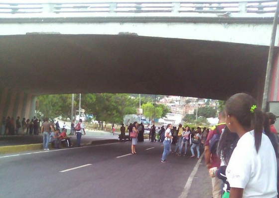 Protesta en Vargas por falta de transporte #17Jul (fotos)