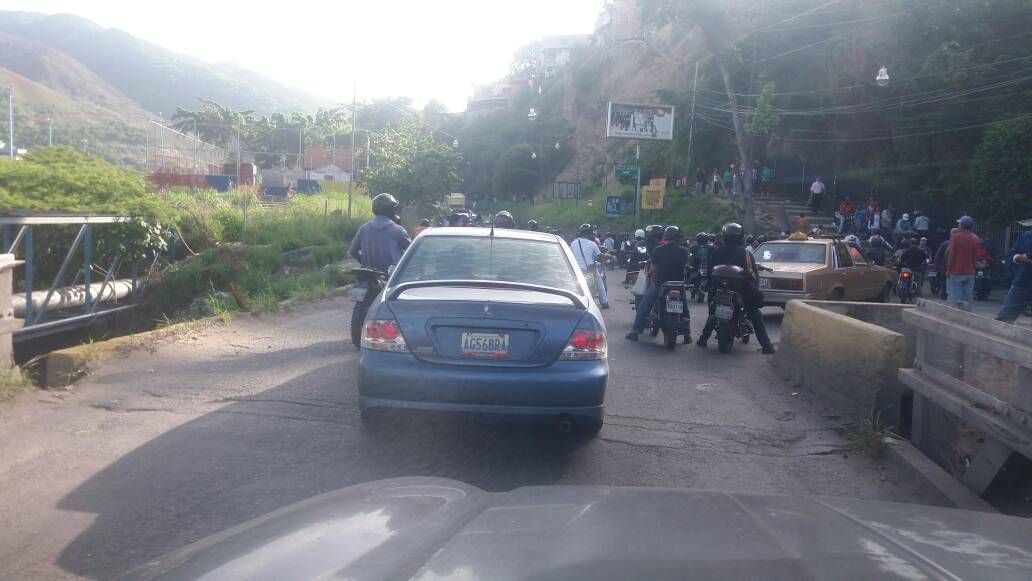 Cerrada la carretera vieja de Los Teques por protesta #23Jul