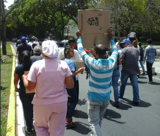 Profesores y trabajadores del Hospital Universitario marcharon para exigir salarios dignos (Videos)