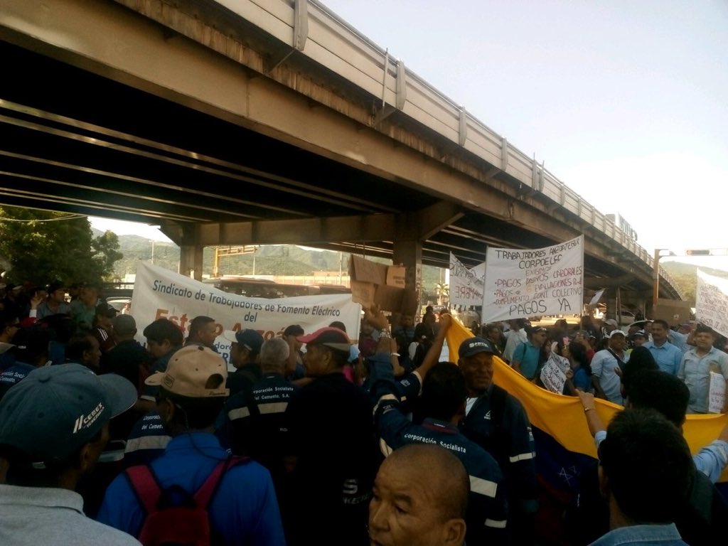 En Puerto La Cruz, los trabajadores de Vencemos, Corpoelec, Cantv y enfermeros se unieron para protestar #10Jul (fotos)