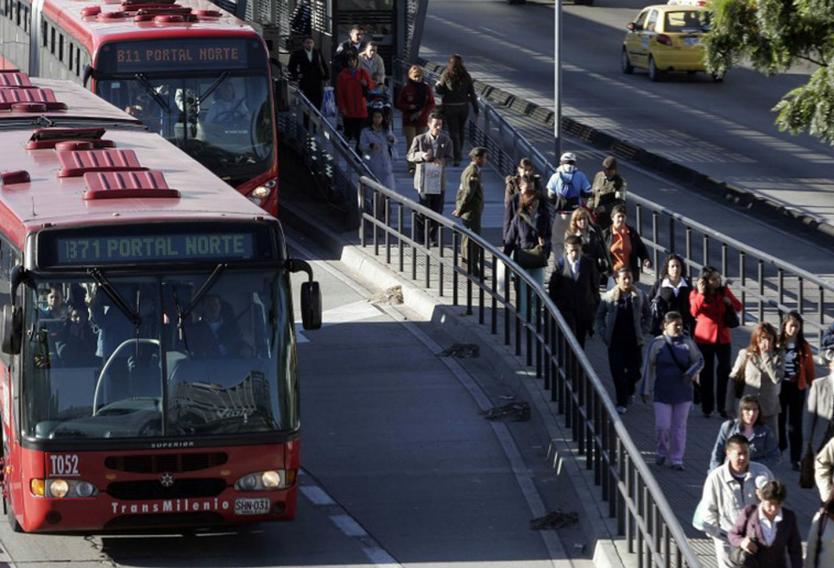 ¡Deplorable! Venezolanos asaltaron a pasajeros de un Transmilenio en Bogotá