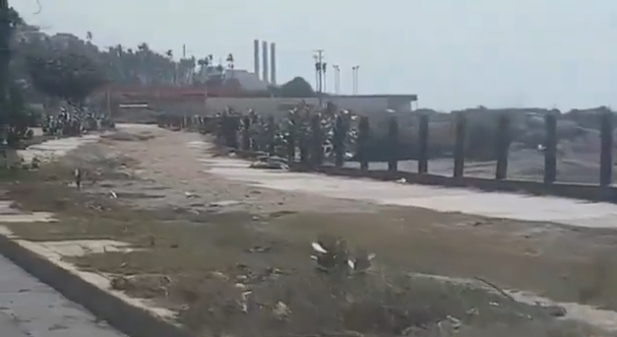 Se robaron las maderas del bulevar de Catia La Mar (video)