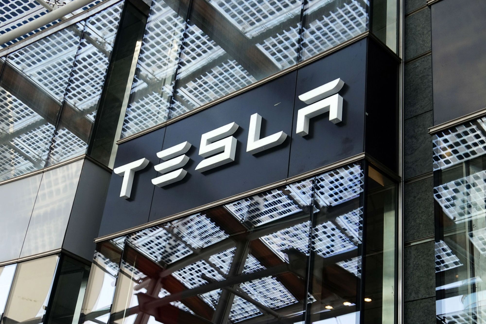 Tesla confirma su intención de salir de la bolsa y su cotización se dispara