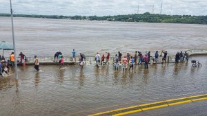 Río Orinoco baja dos centímetros pero continúa la alerta roja por inundación #27Ago