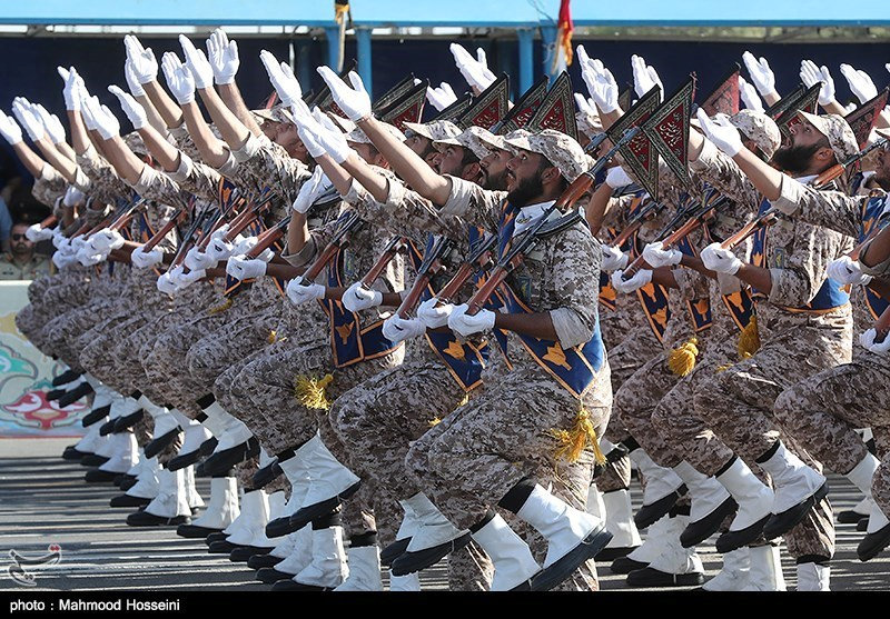 En video: Momento exacto del atentado contra un desfile militar en Irán