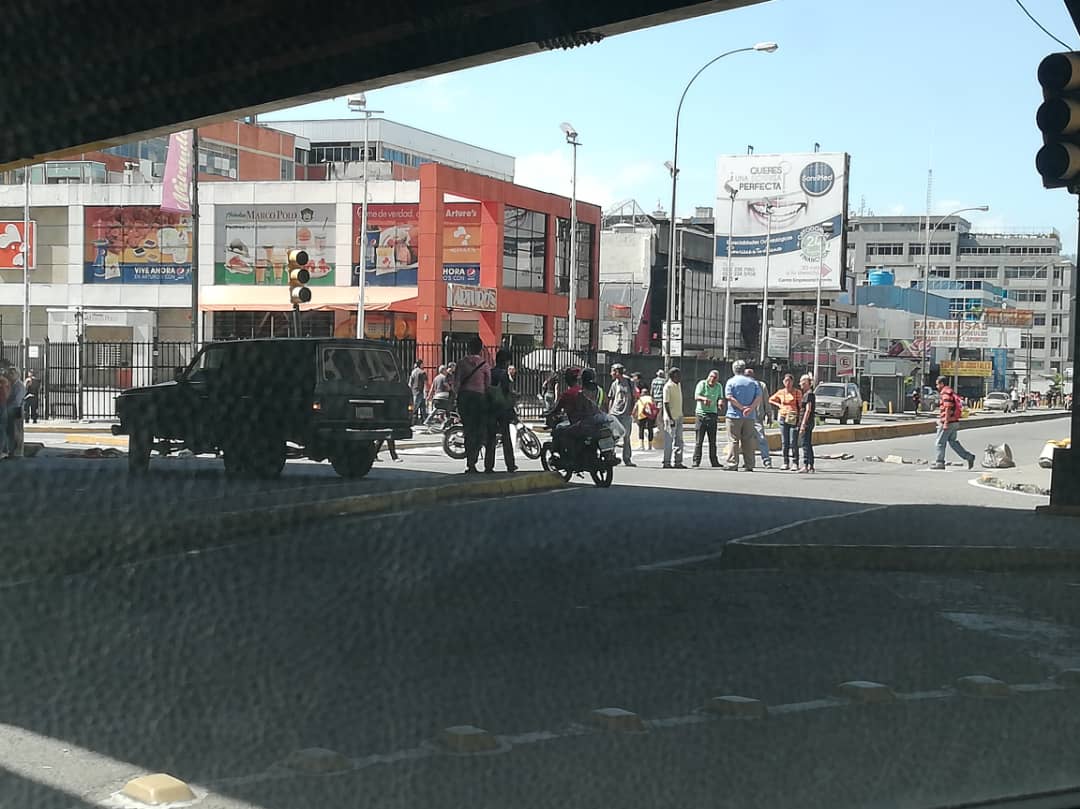 Pensionados siguen protestando: Cerrado el paso hacia Los Ruices #1Sep