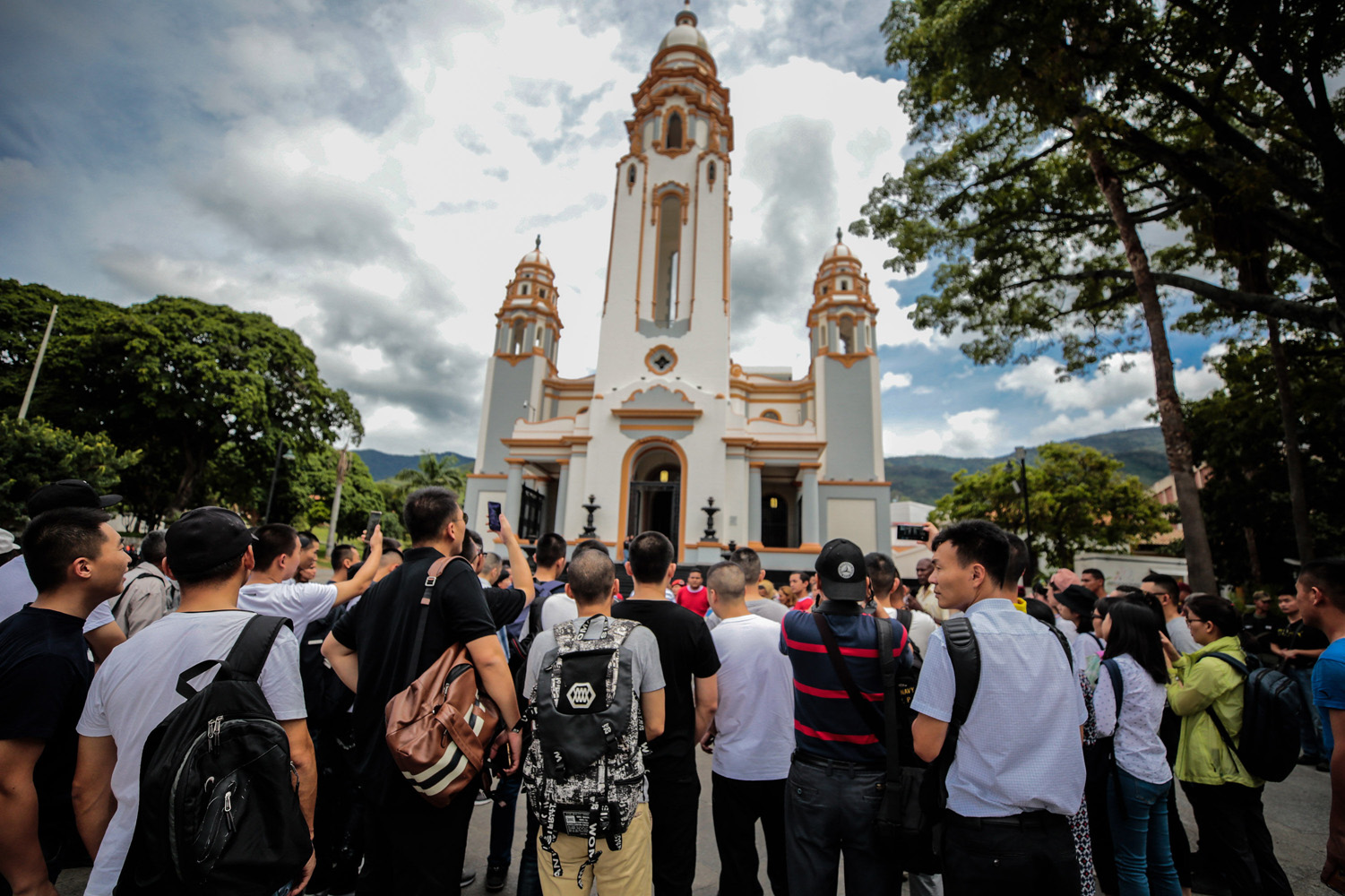 Médicos del buque hospital chino turistearon por Caracas (fotos y video)