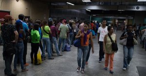 En taquillas del Metro de Caracas rechazan billetes del viejo cono monetario